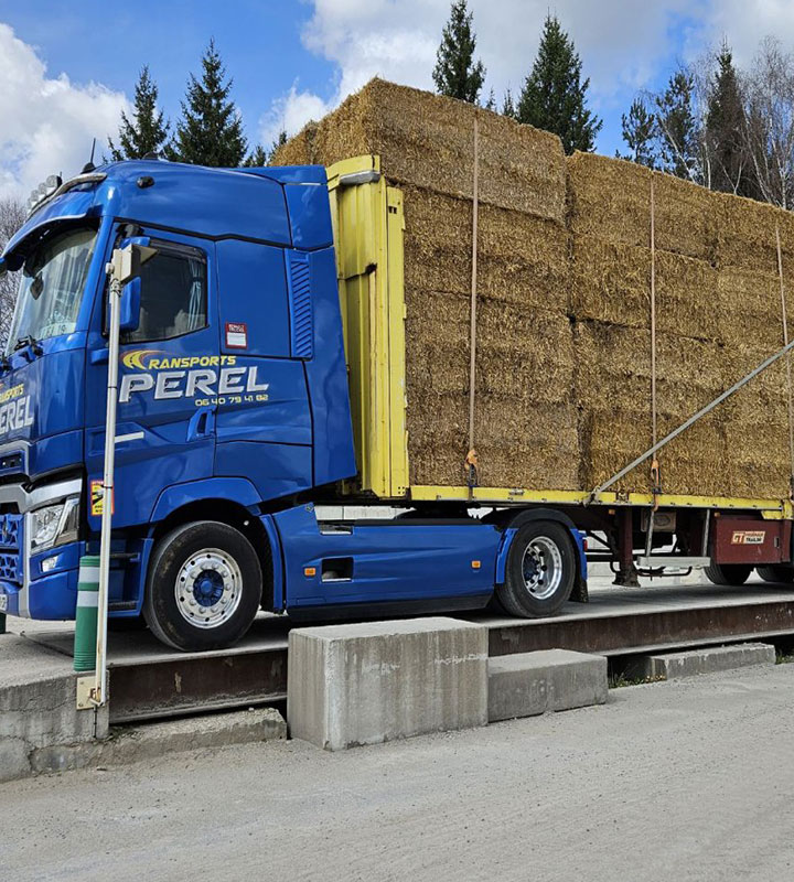 Transports Perel : transport de paille et foin à Ussel en Corrèze (19) & en Charente (16)